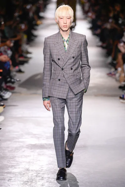 Look 13
